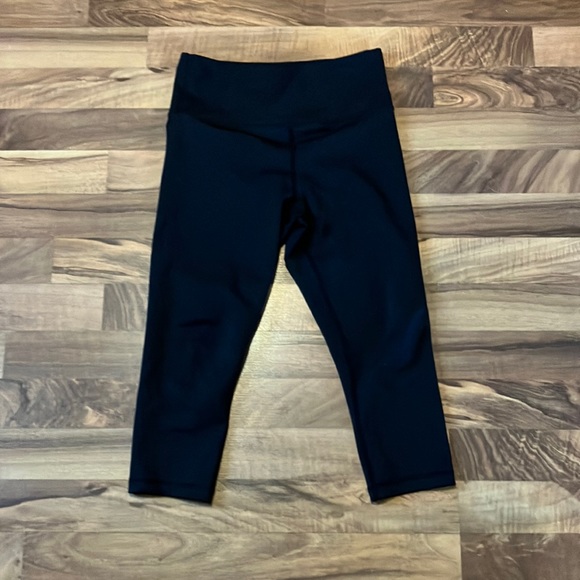 ZYIA Pants - Women’s Black Light N’ Tight Hi-Rise Capris, Size 4